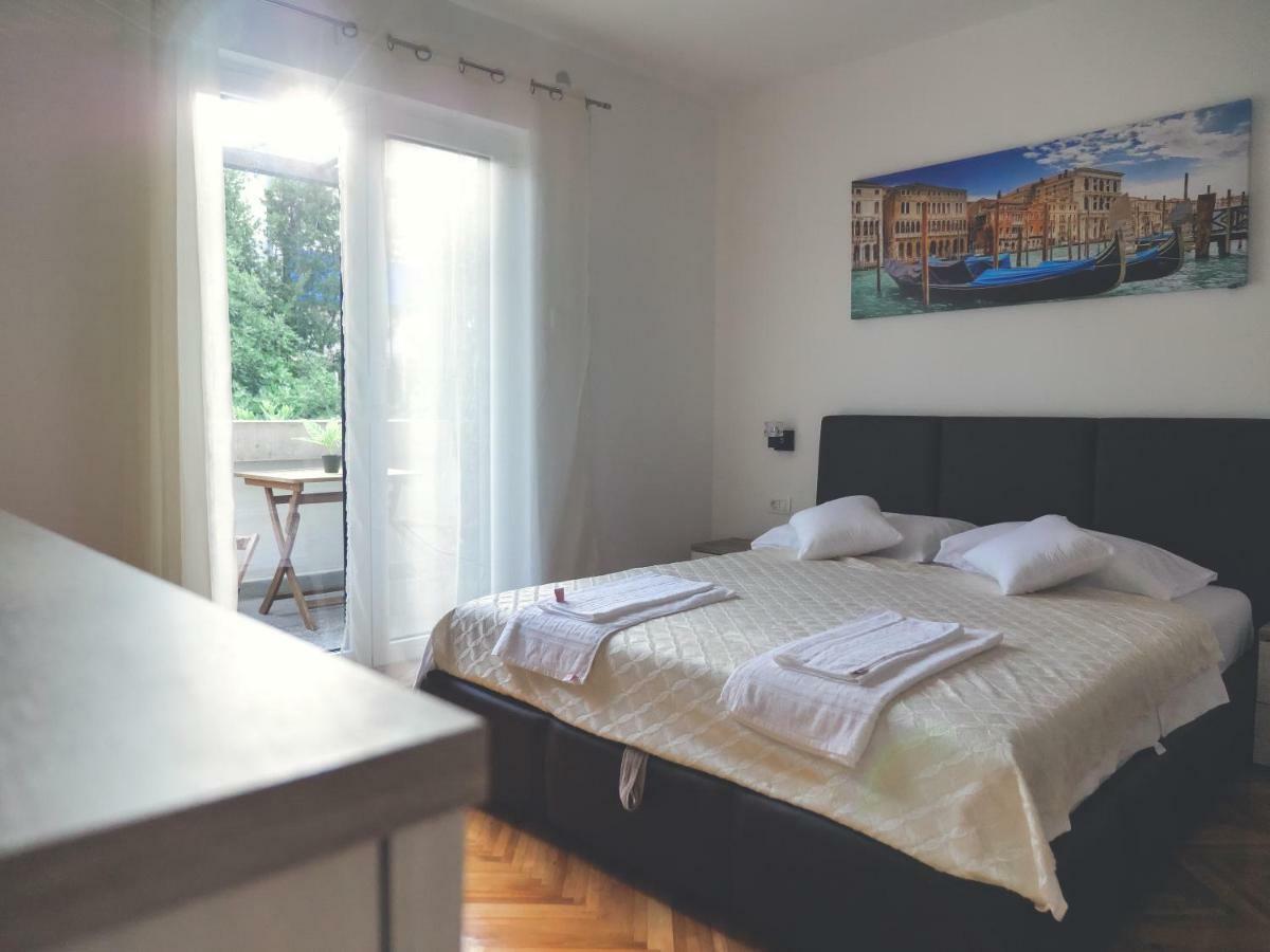 Lim Apartment *